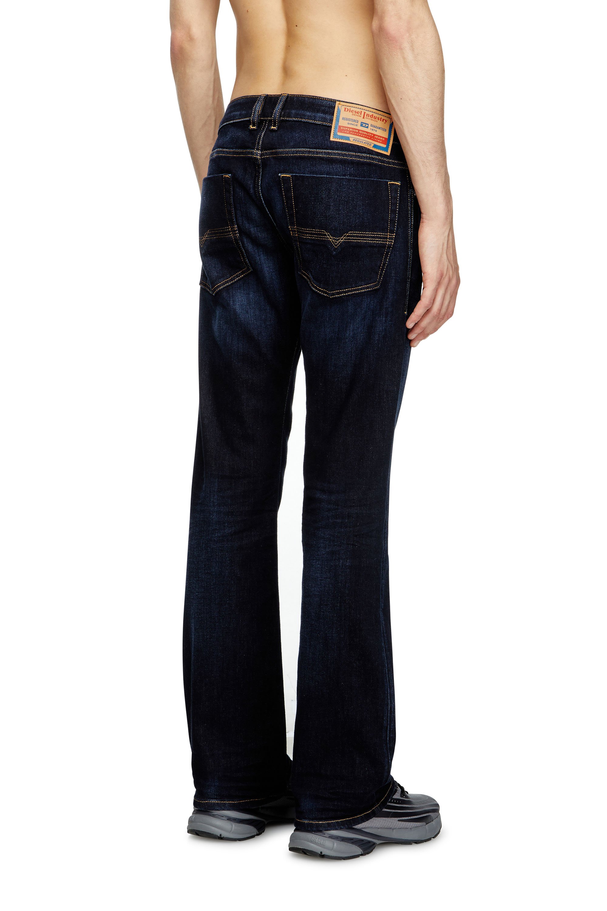 Diesel - Bootcut Jeans 2007 Zatiny 009ZS Uomo, Blu Scuro - Image 4
