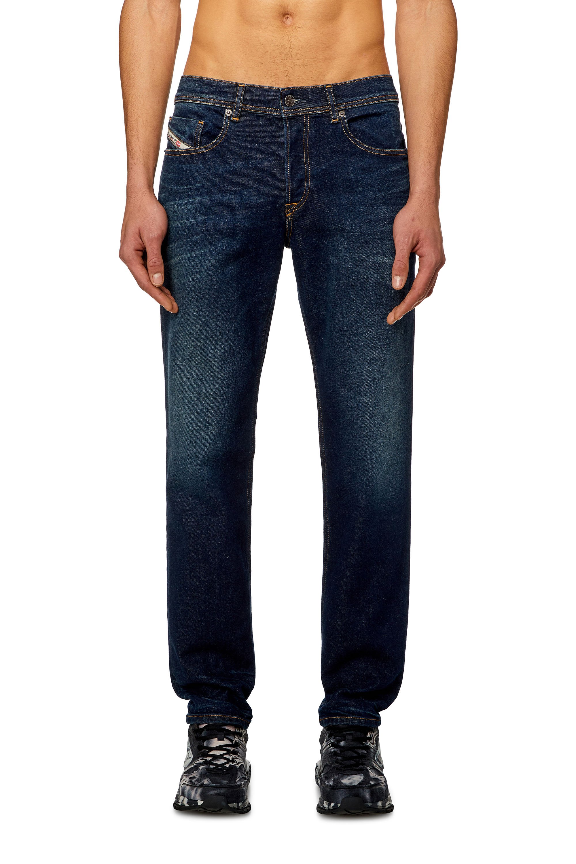Diesel - Regular Jeans 2023 D-Finitive 09H38 Uomo, Blu Scuro - Image 1