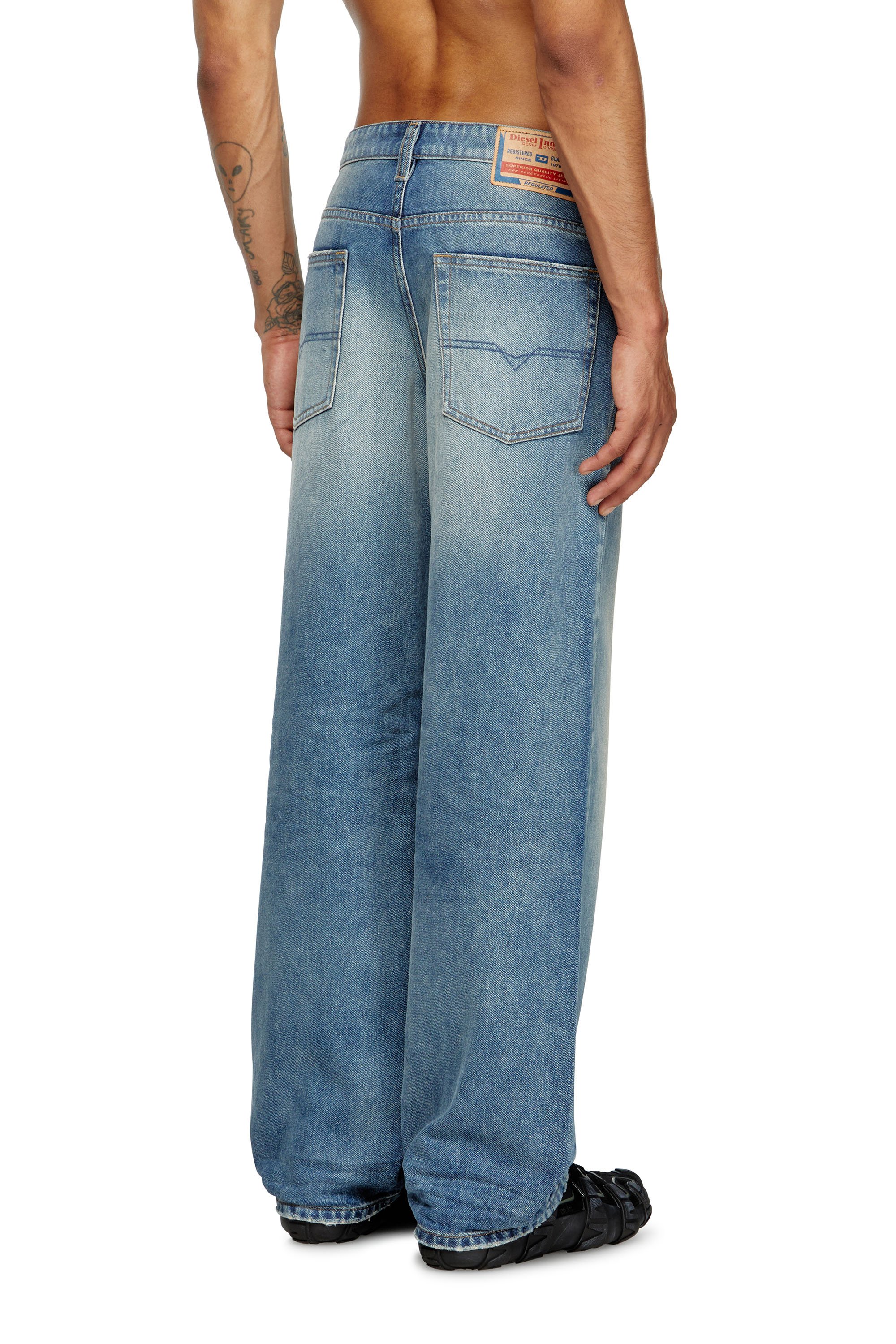Diesel - Relaxed Jeans 2001 D-Macro 0DBEB Uomo, Blu medio - Image 4